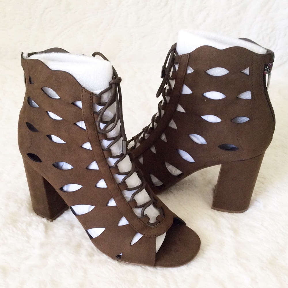 🌹GUESS LACE UP SANDALS🌹